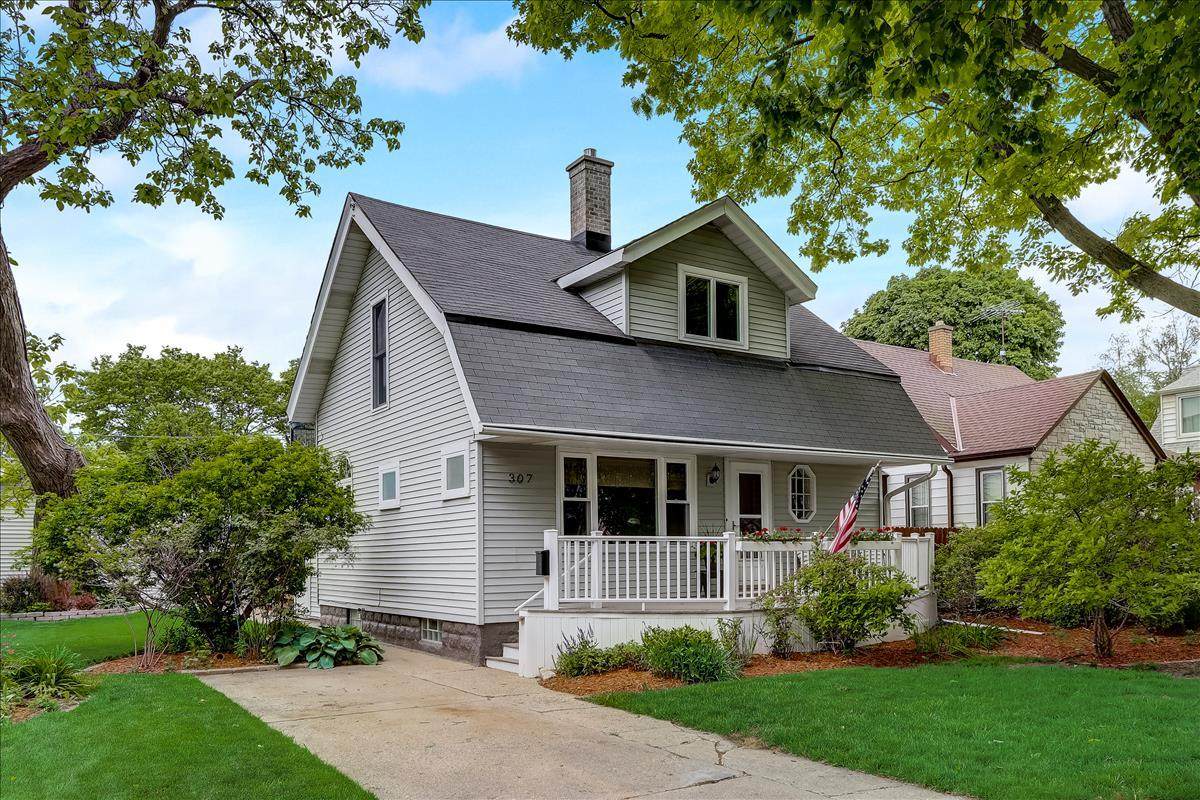 307 62nd St - Photo 1