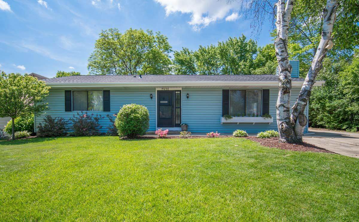 7935 Plainfield Ave - Photo 1