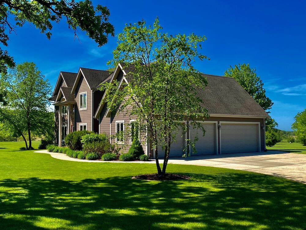 W330S8605 Isabelle Dr - Photo 1