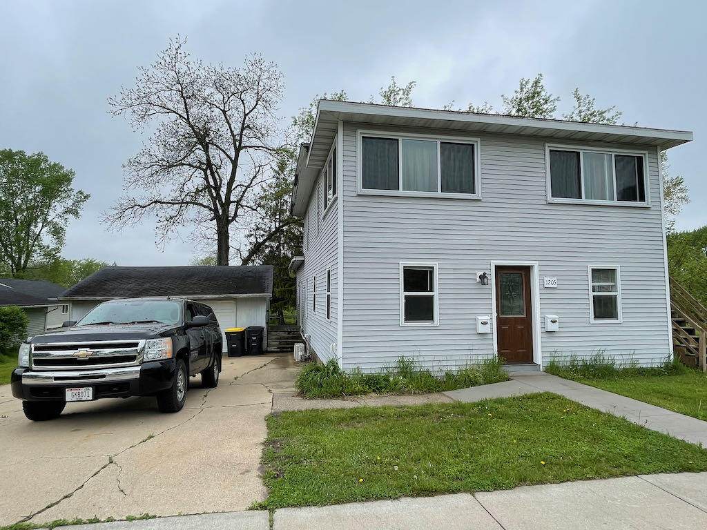 1205 Hollister Ave - Photo 1