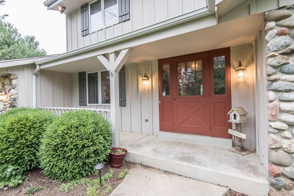 S83W32784 Oak Tree Ct - Photo 1