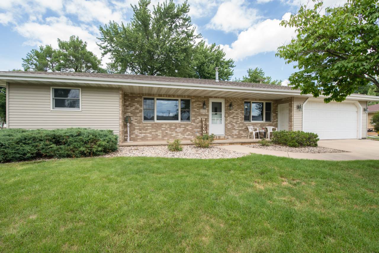 212 Lilac Ln - Photo 1