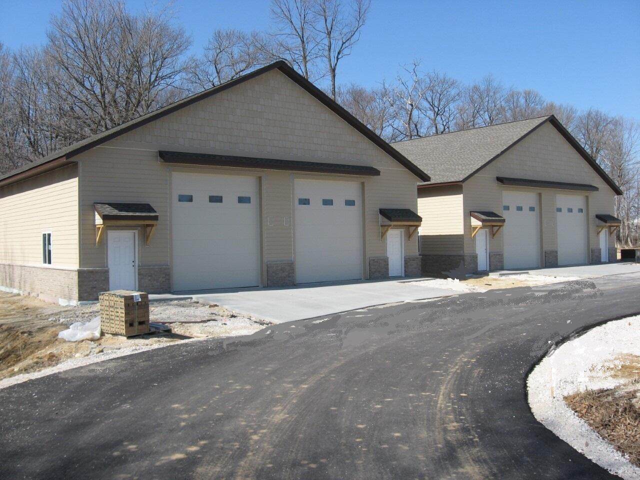 1229 Capitol Dr - Photo 1