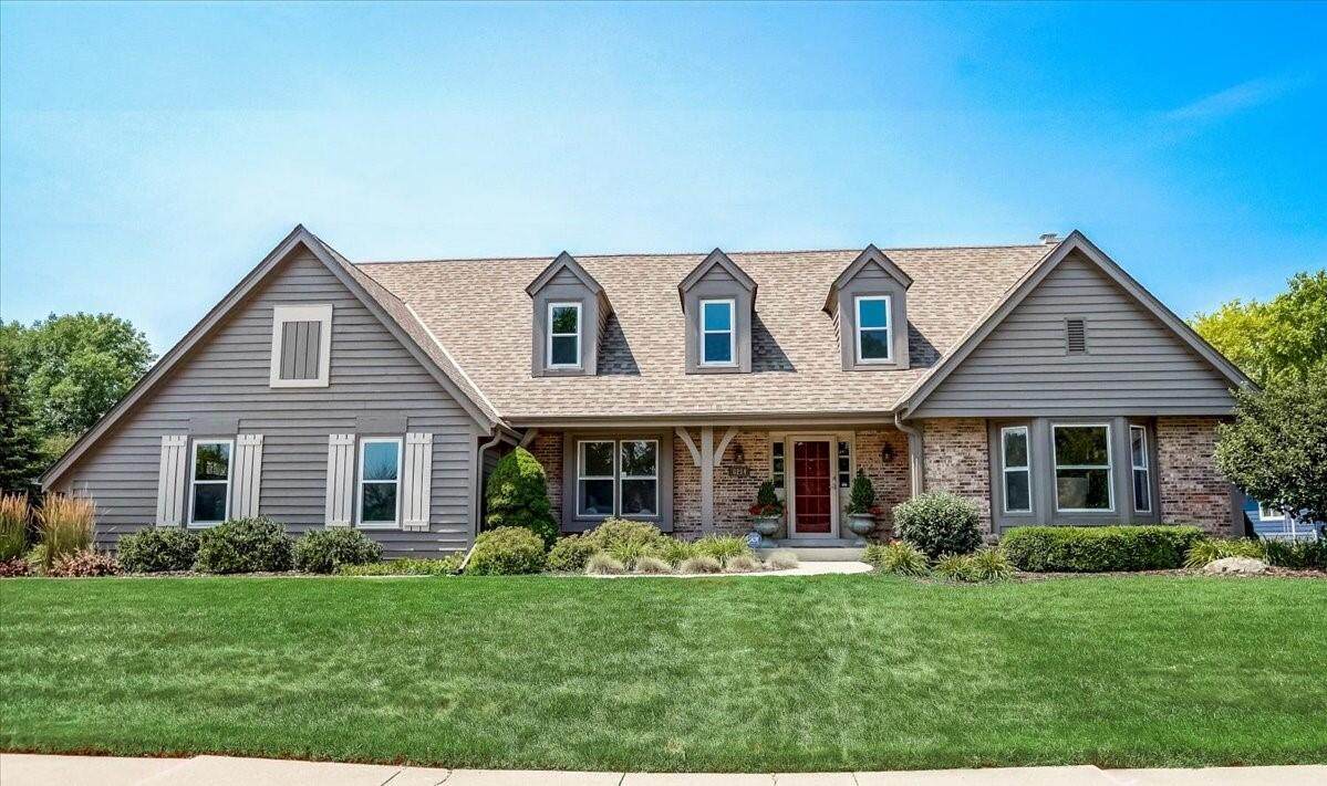 8214 40th Ave - Photo 1