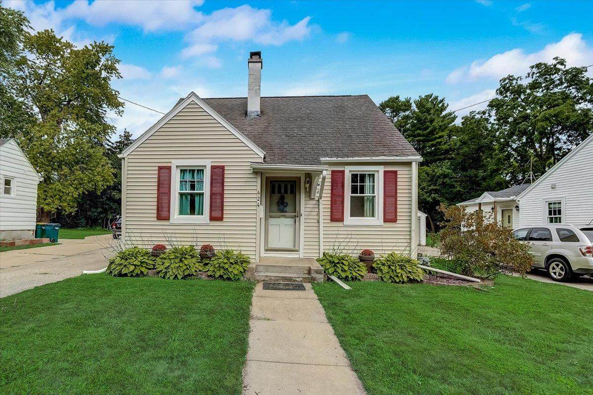 424 Robert St - Photo 1