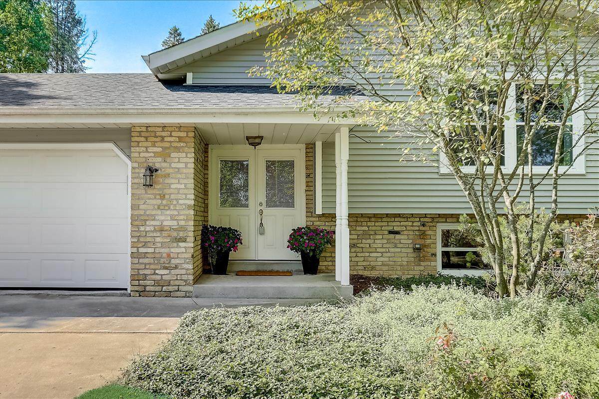 10607 Bridge St - Photo 1