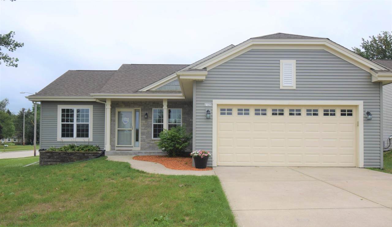 2125 Daisy Dr - Photo 1