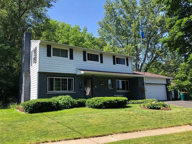 805 Hillcrest Dr - Photo 1