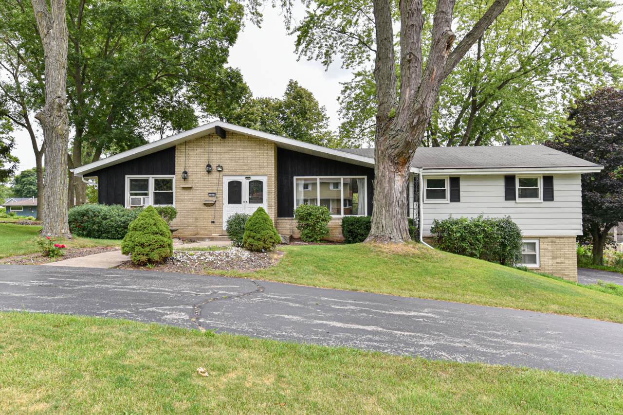 1220 Ridgeway Rd - Photo 1