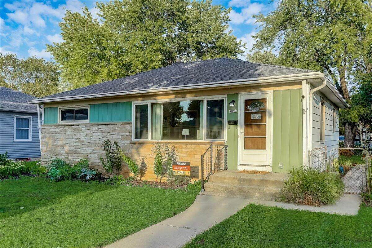 3860 93rd St - Photo 1