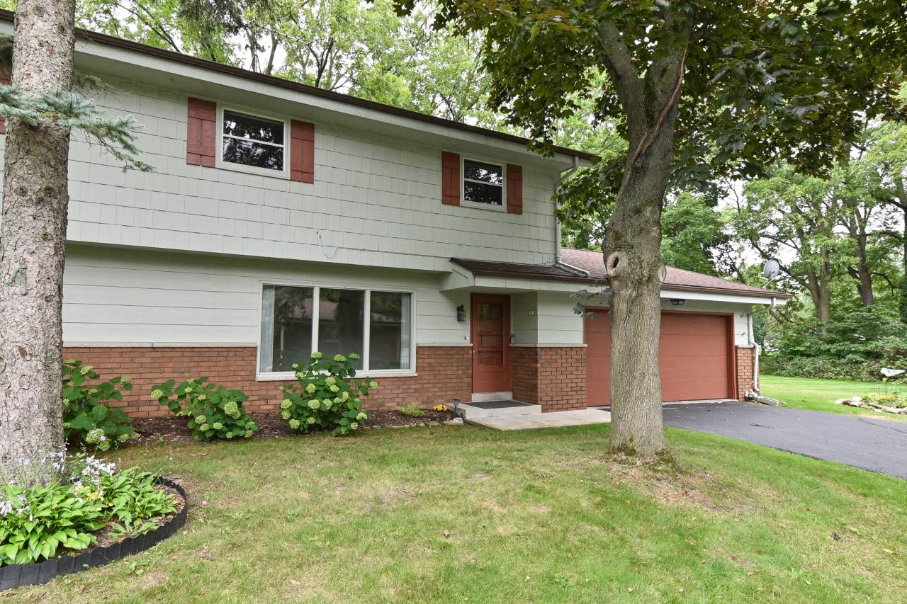 1019 Nagawicka St - Photo 1