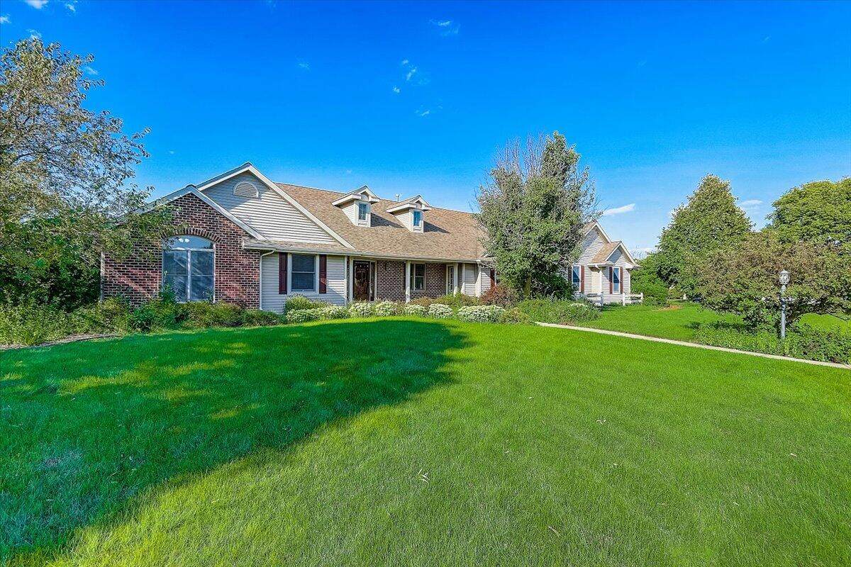 216 Hunters Glen Ln - Photo 1