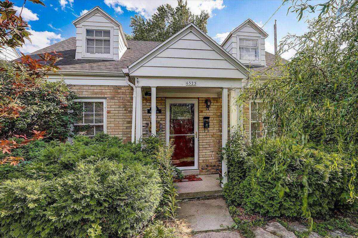 6523 Clarke St - Photo 1