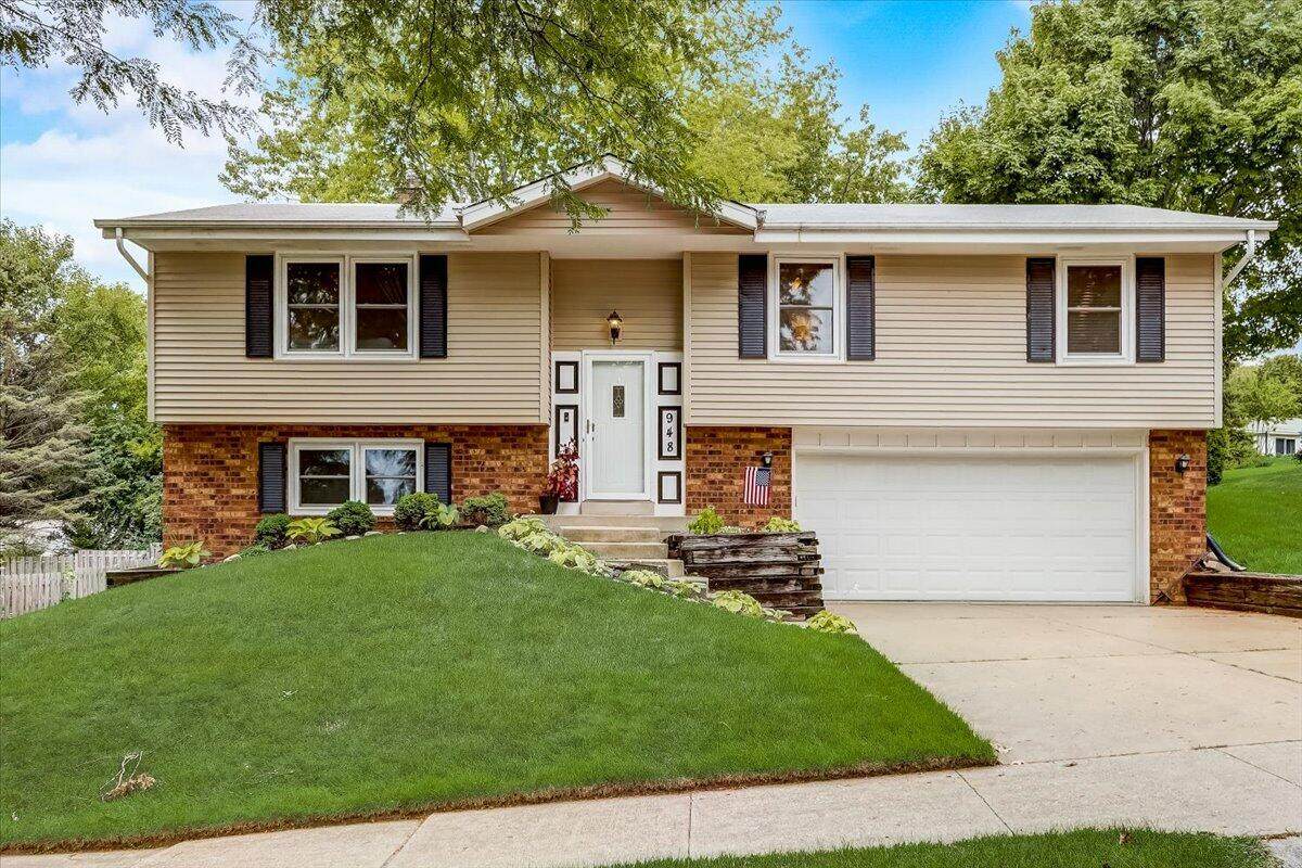 948 Canterbury Ln - Photo 1