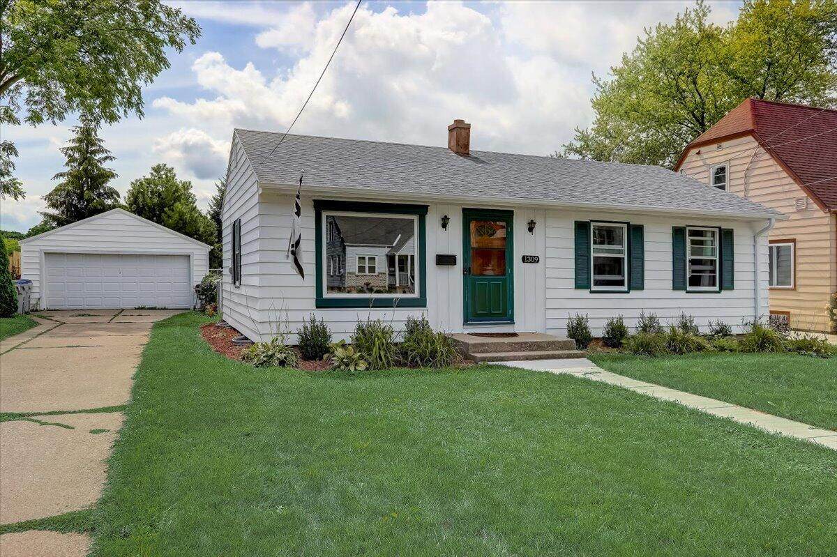 1309 Warnimont Ave - Photo 1
