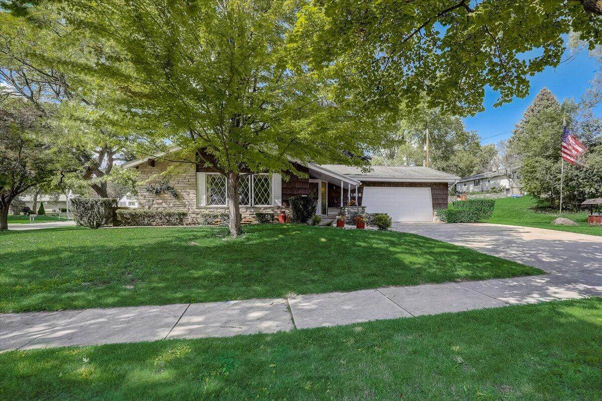 1816 Sylvan Way - Photo 1