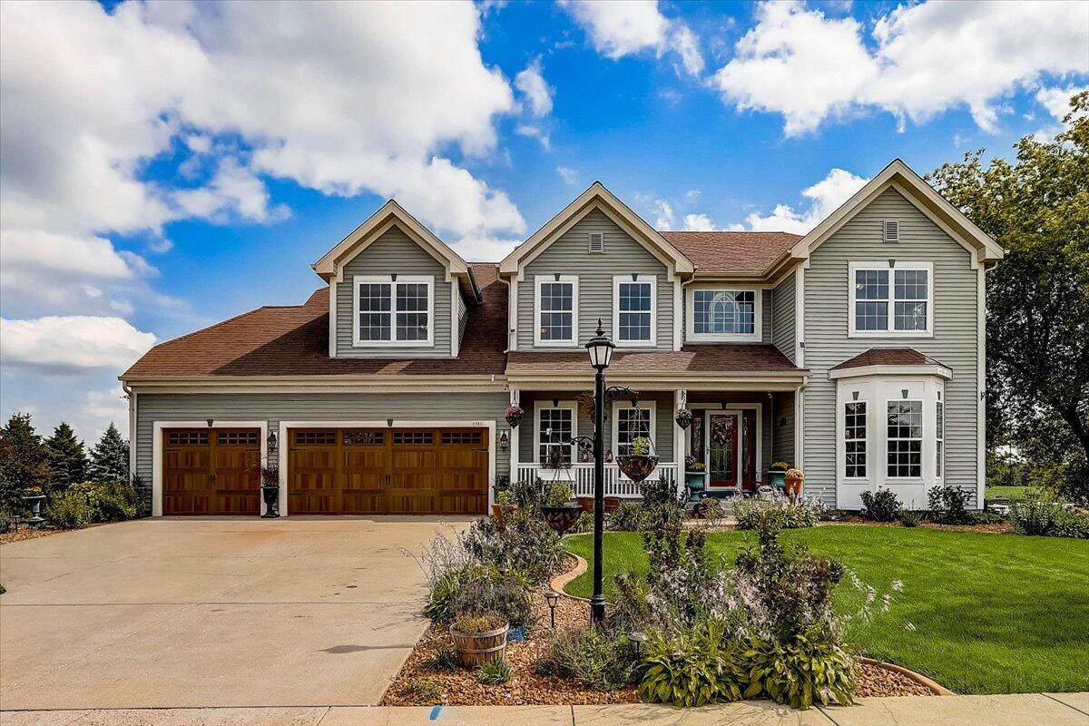 1501 Woodside Dr - Photo 1