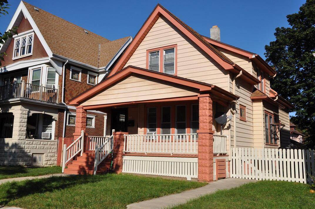 1030 30th St - Photo 1