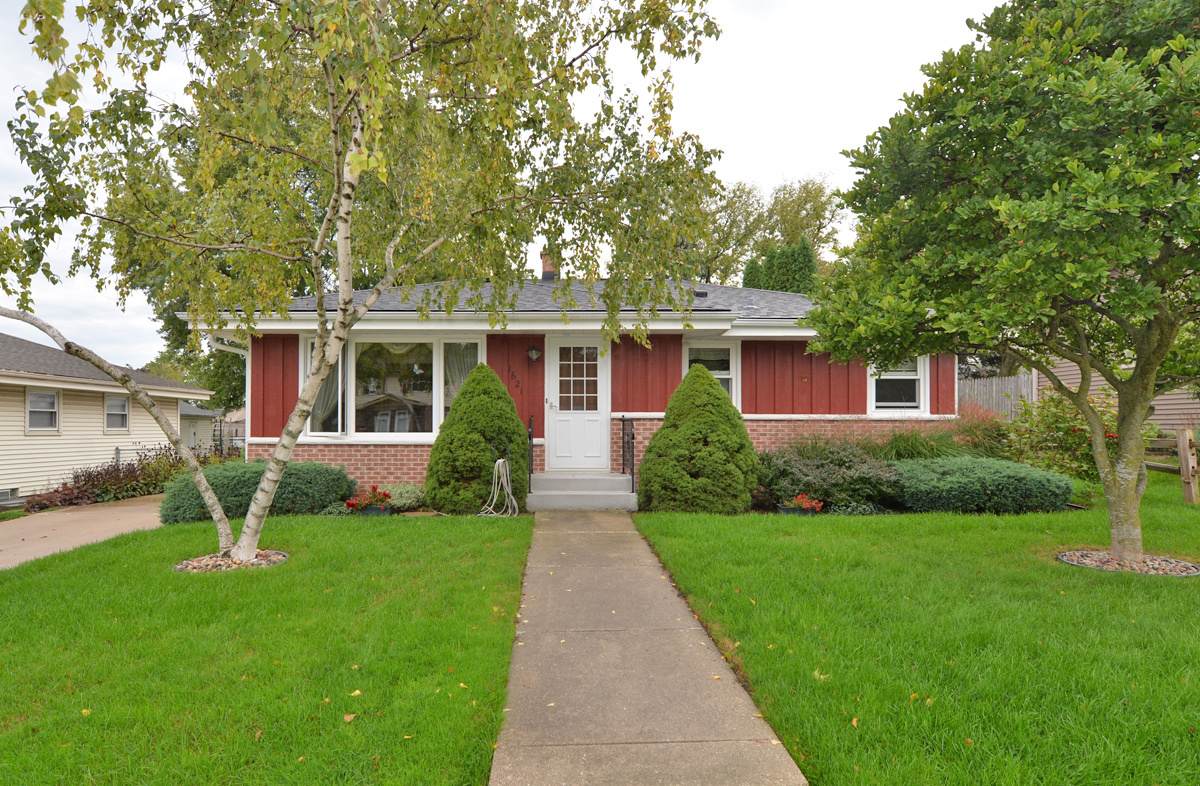 1621 Carlton Dr - Photo 1