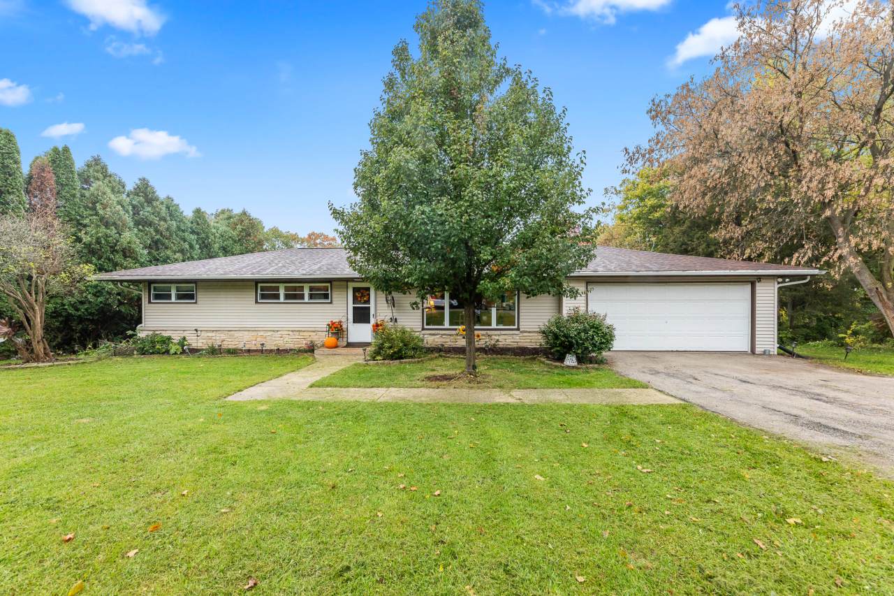 345 Huntington Rd - Photo 1