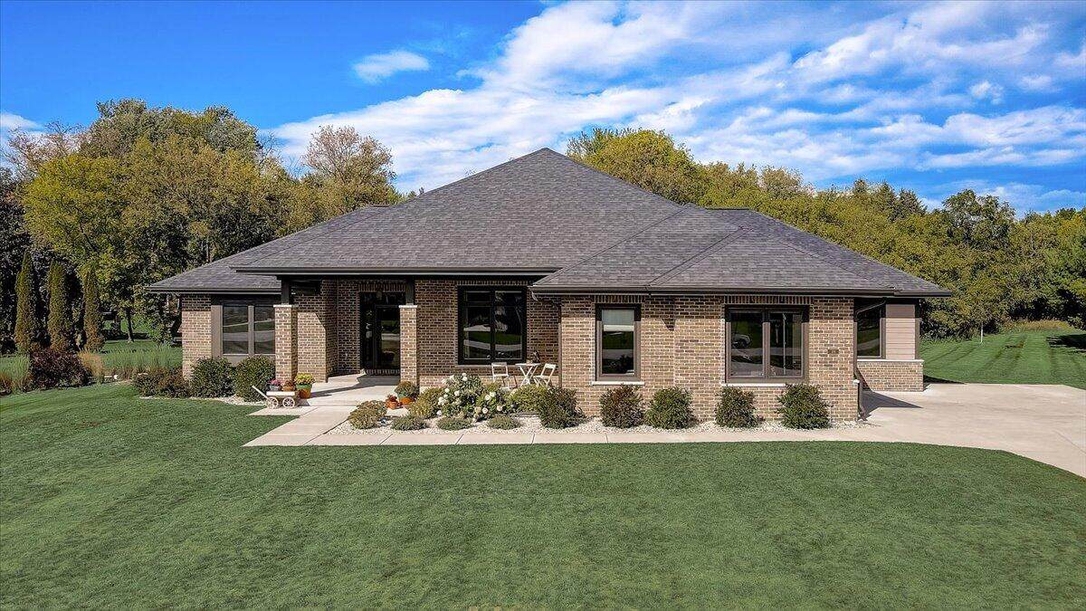 318 Cypress Pt - Photo 1