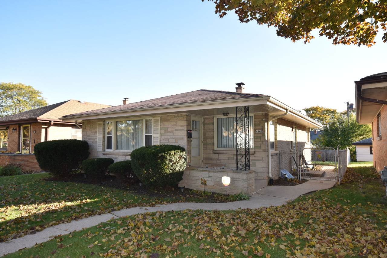 4446 73rd St - Photo 1