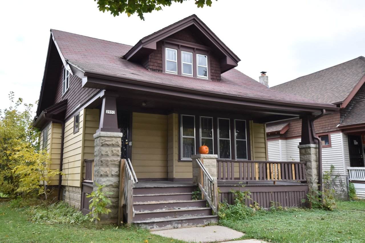 2952 40th St - Photo 1