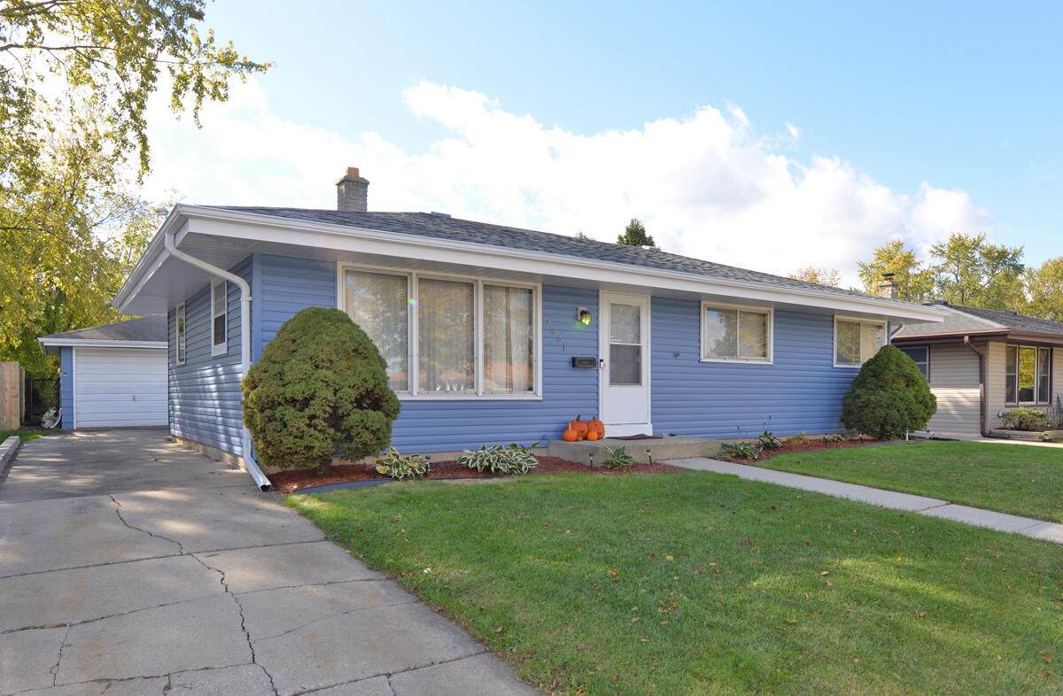 2801 Lincolnwood Dr - Photo 1