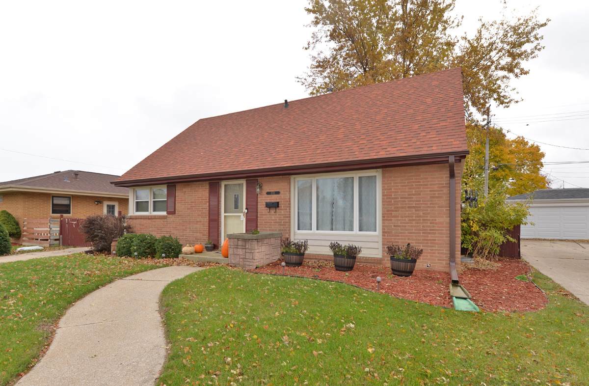 1011 Shorecrest Dr - Photo 1