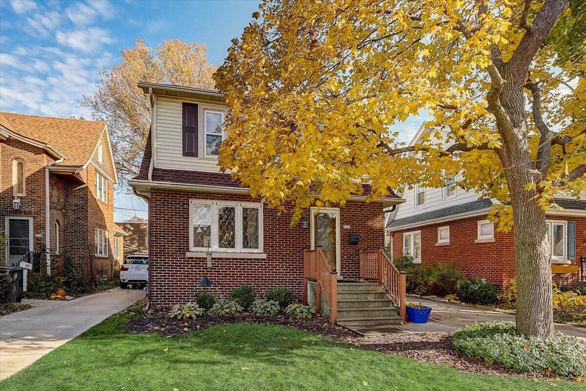 4766 Berkeley Blvd - Photo 1