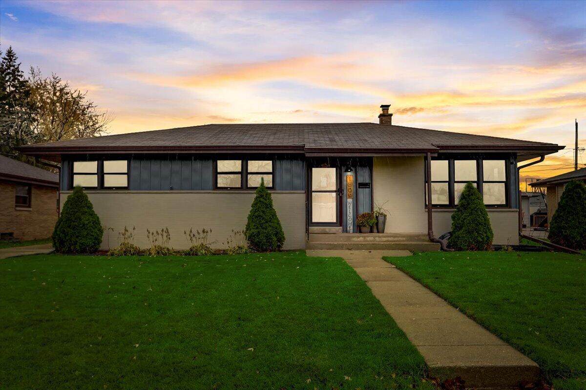 1609 Manitowoc Ave - Photo 1