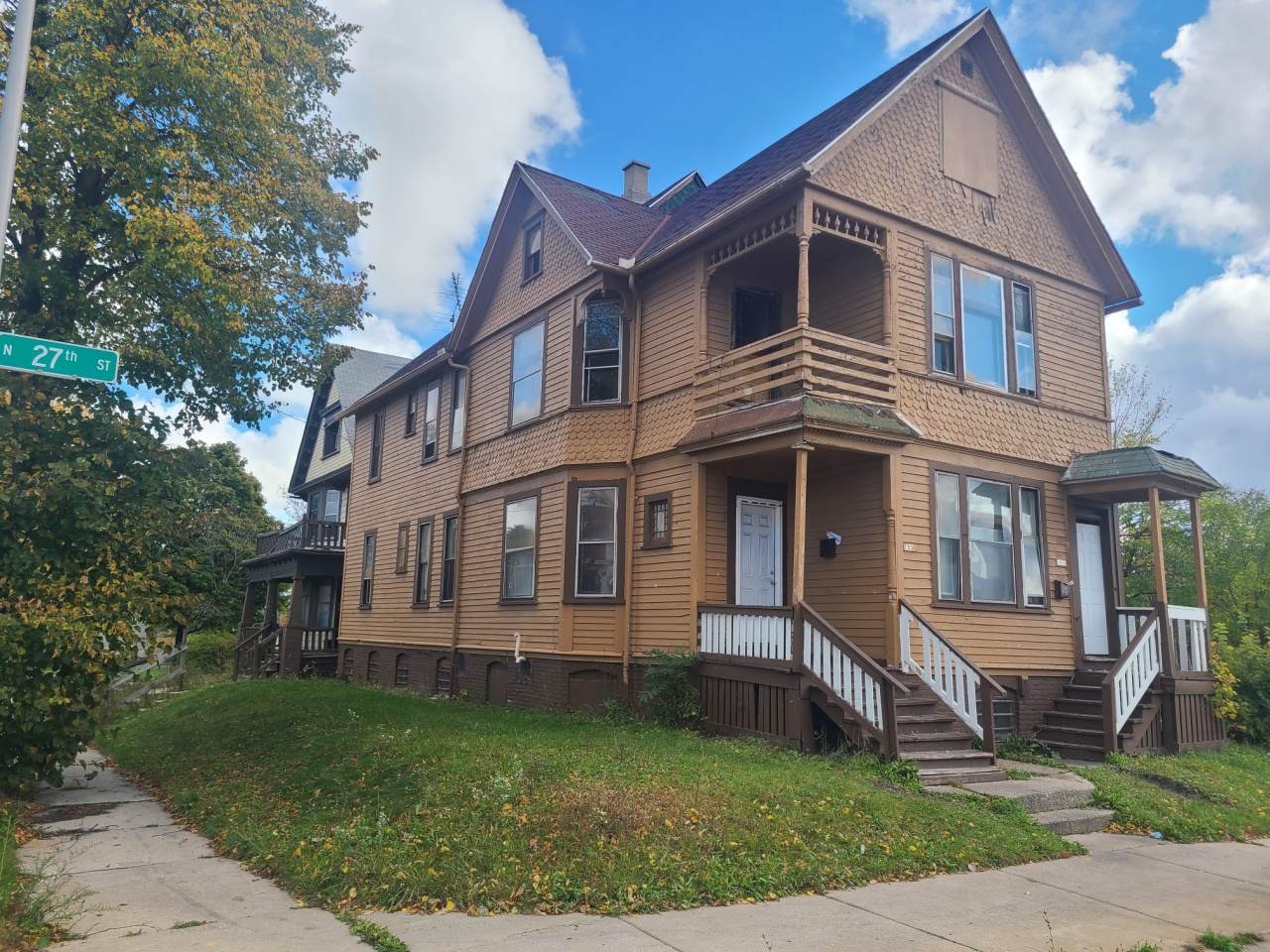 1854 27th St - Photo 1