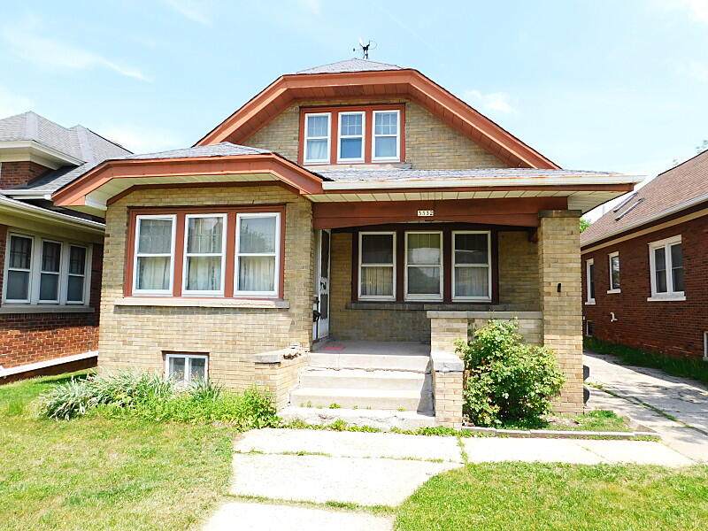 3332 Kinnickinnic Ave - Photo 1