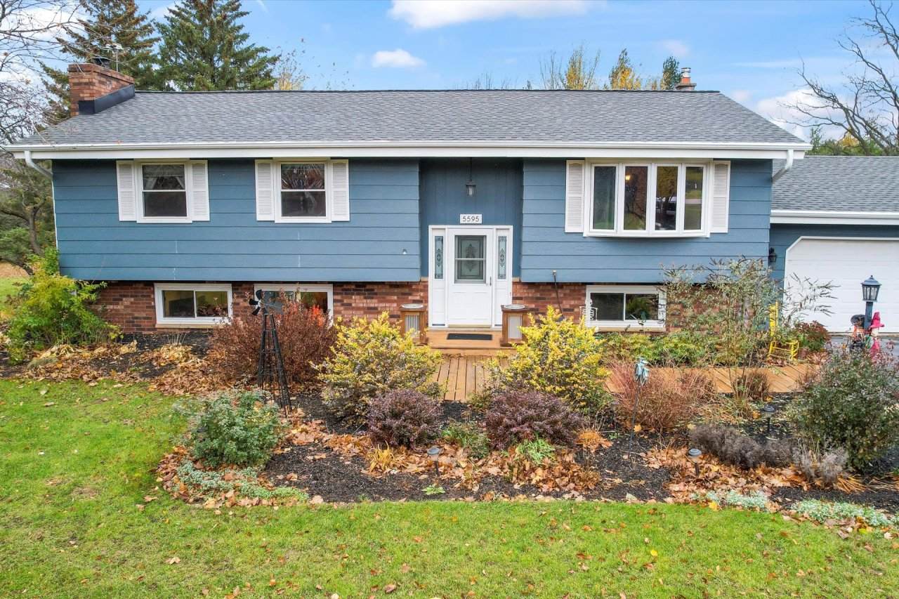 5595 Oxford Dr - Photo 1
