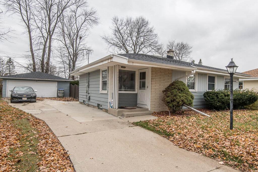 7041 39th St - Photo 1