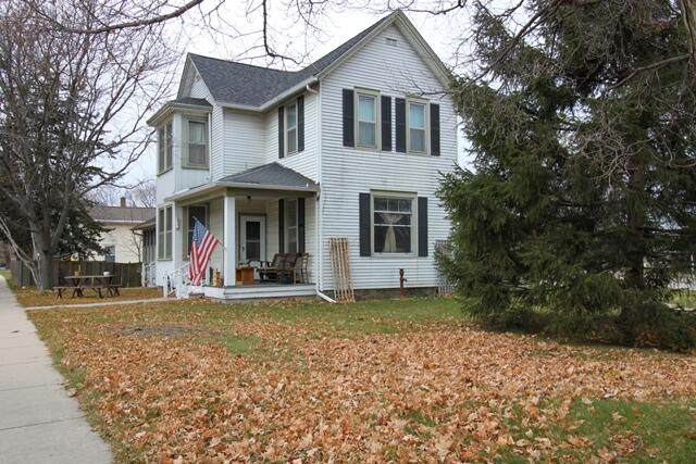 212 Maple St - Photo 1