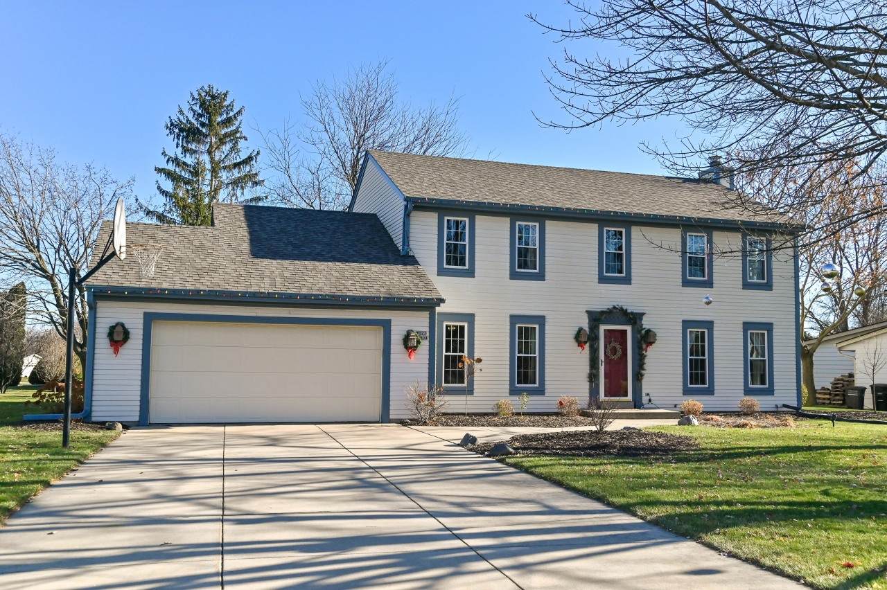 W223N2604 Springwood Ln - Photo 1