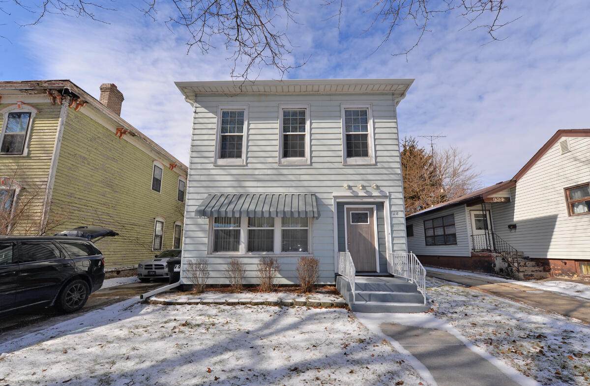 928 Wisconsin Ave - Photo 1