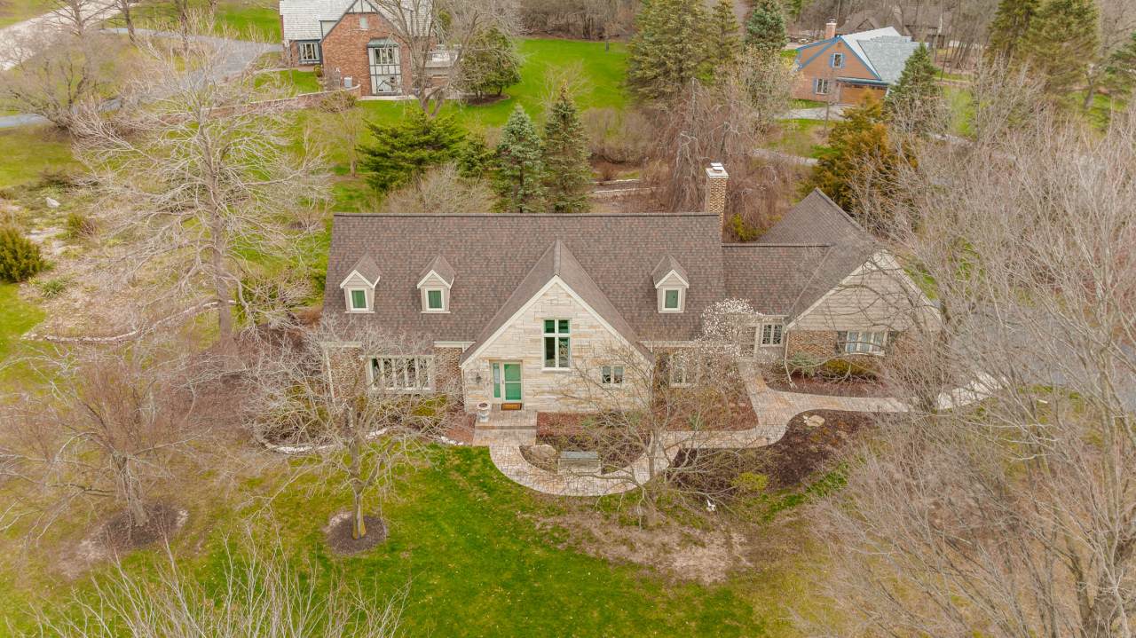 N25W30656 Ravine Ct - Photo 1