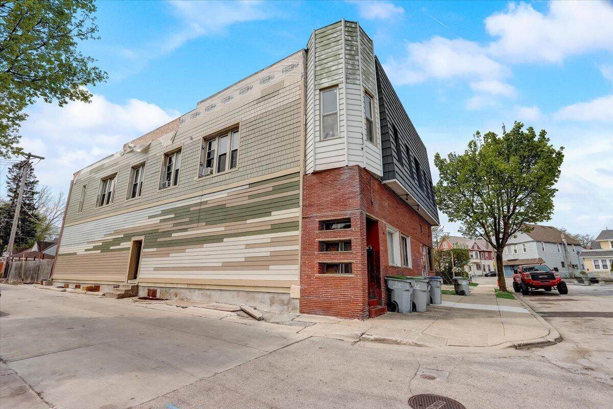 2201 Grant St - Photo 1