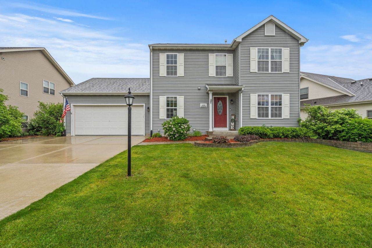 W206N16354 Marshland Dr - Photo 1
