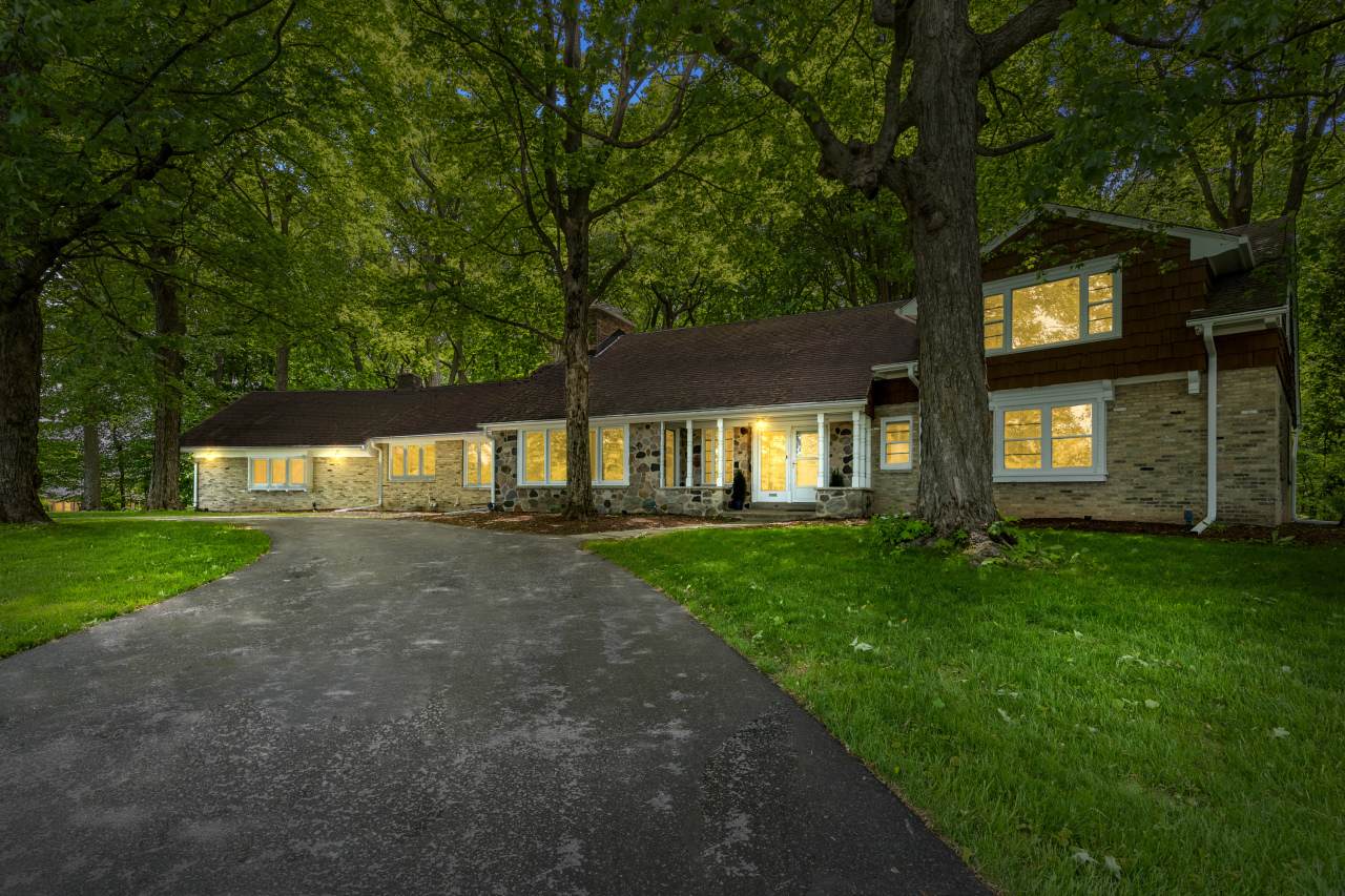 19165 Warwick Dr - Photo 1