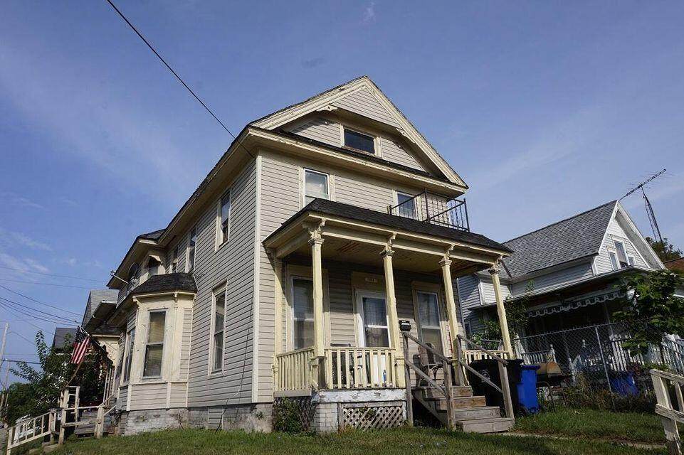 1200 Superior St - Photo 1