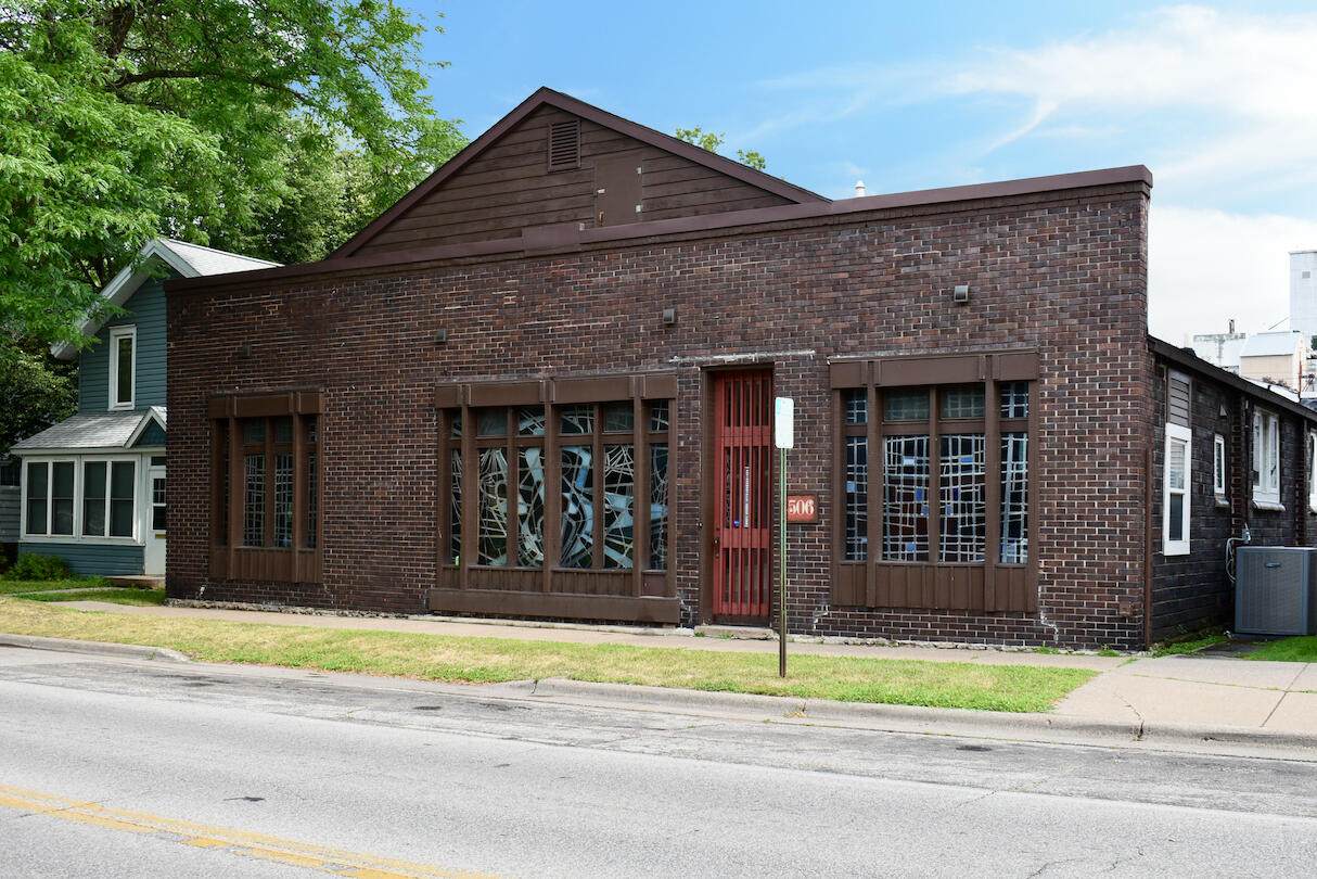 506 5th St W - Photo 1