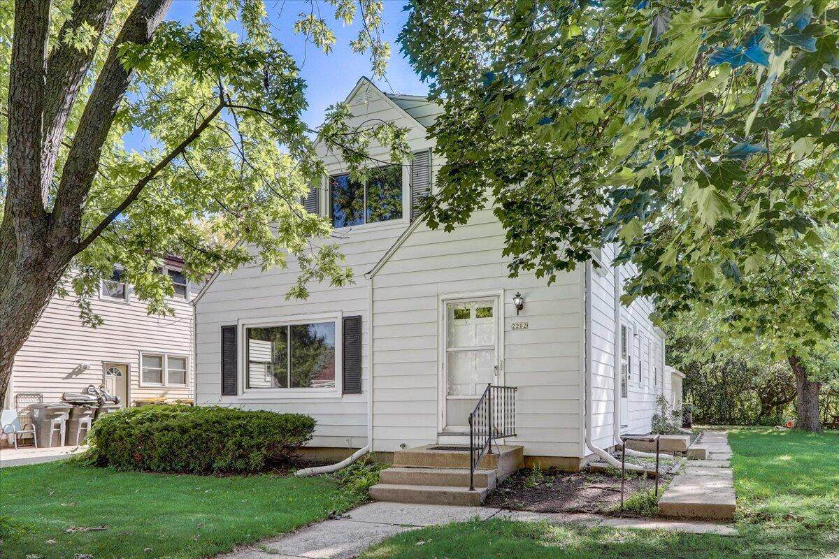 2202 102nd St - Photo 1