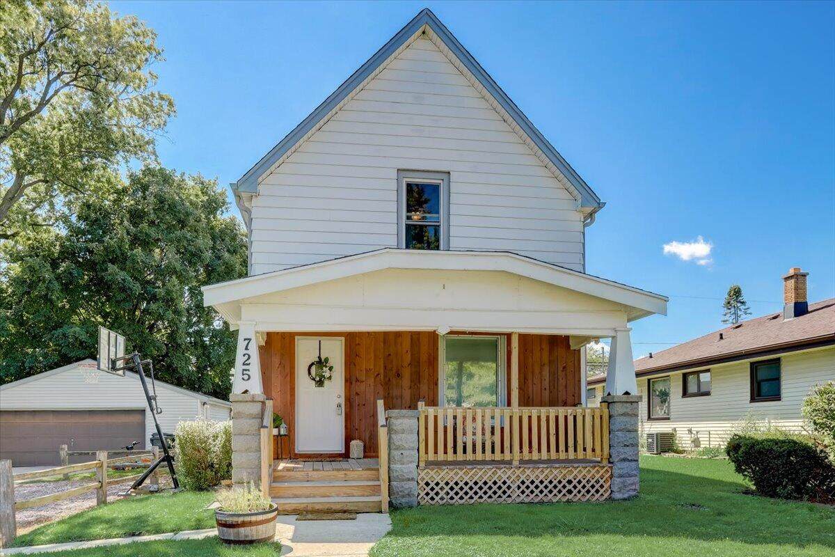 725 Blake Ave - Photo 1