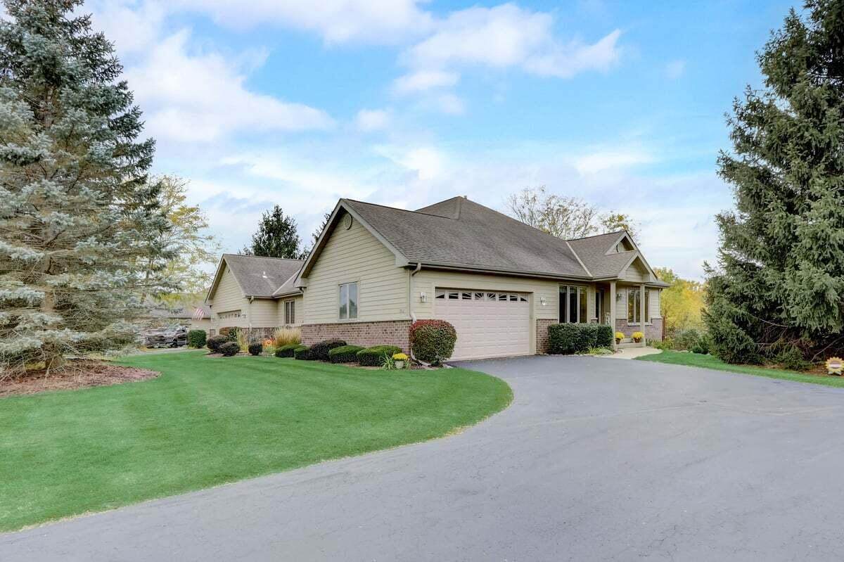 7031 Lannonstone Ct - Photo 1