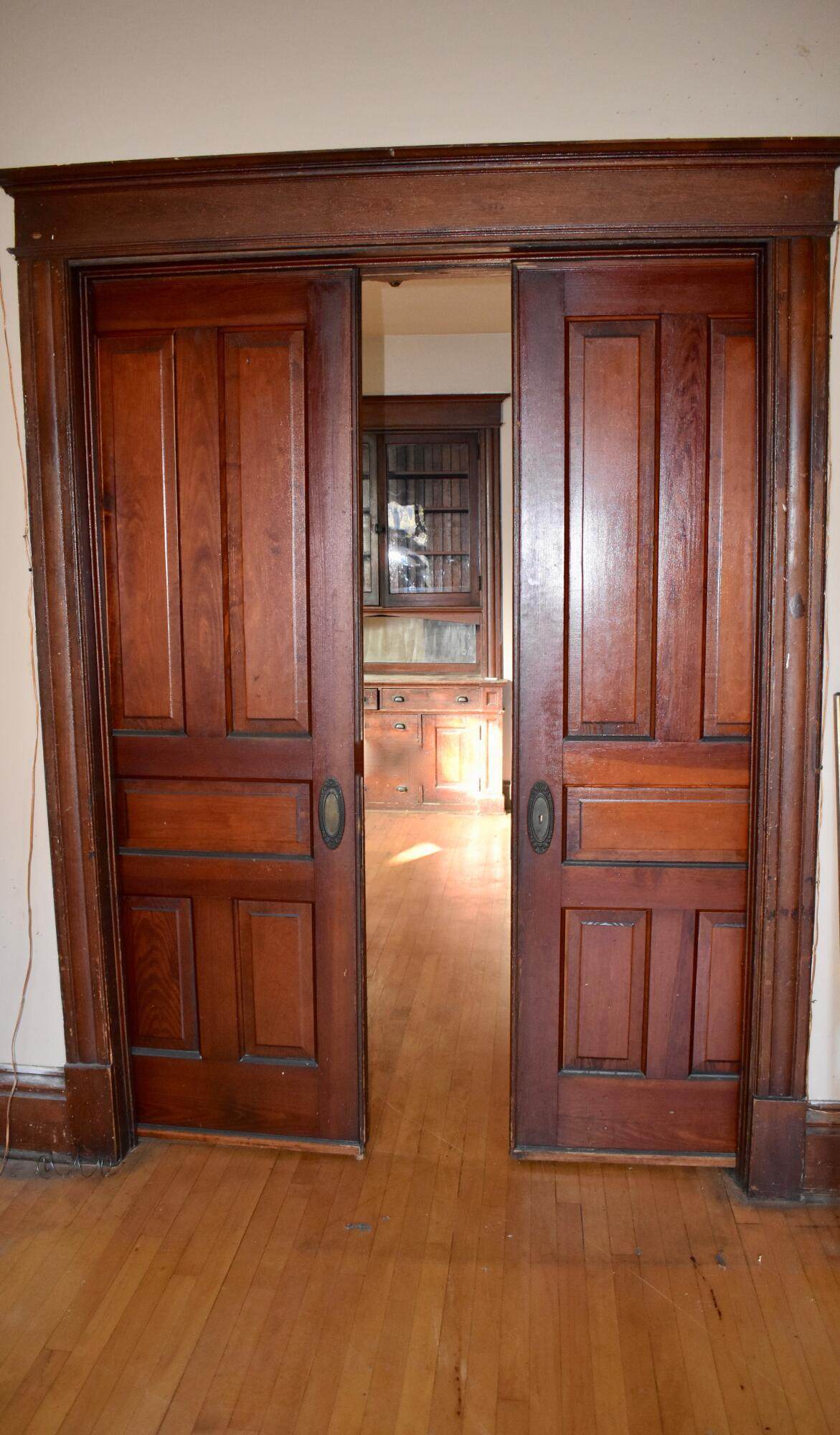 219 37th St - Photo 1