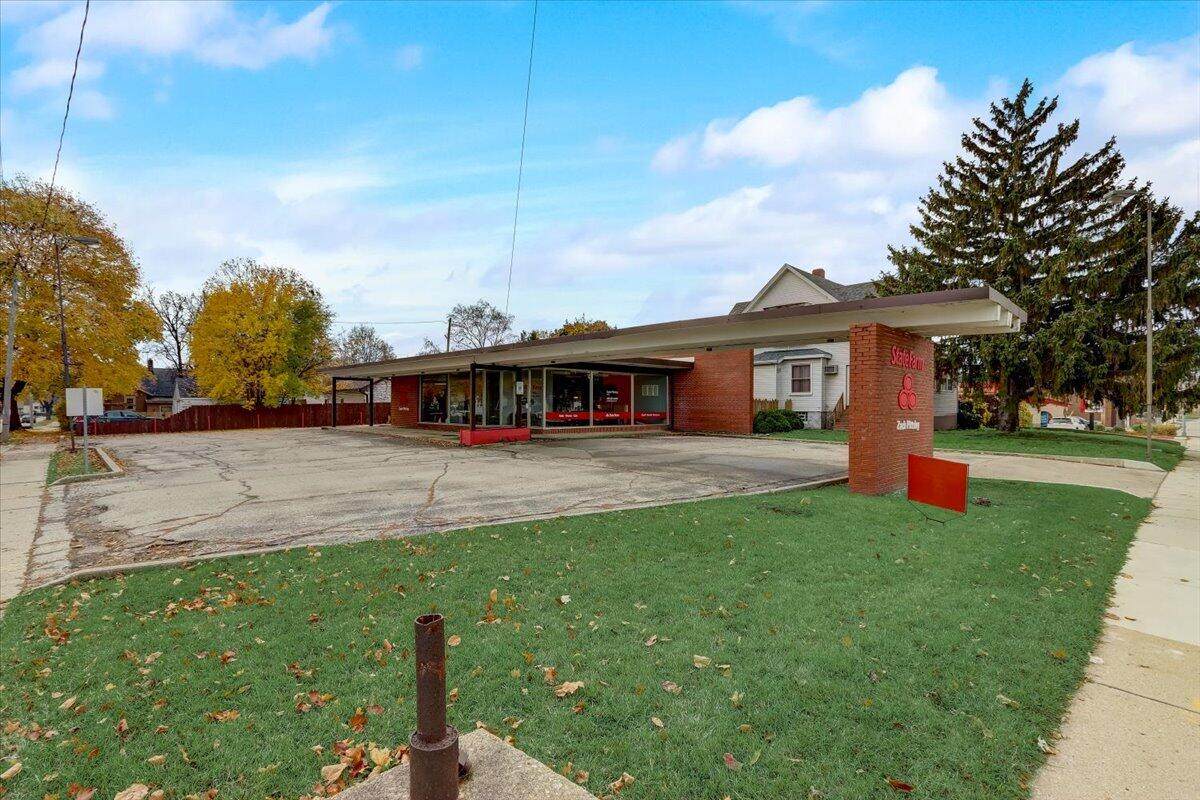 3803 60th St - Photo 1
