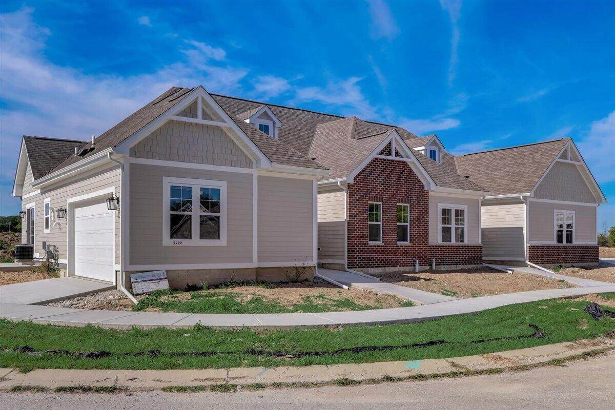 2190 Colonial Woods Cir - Photo 1